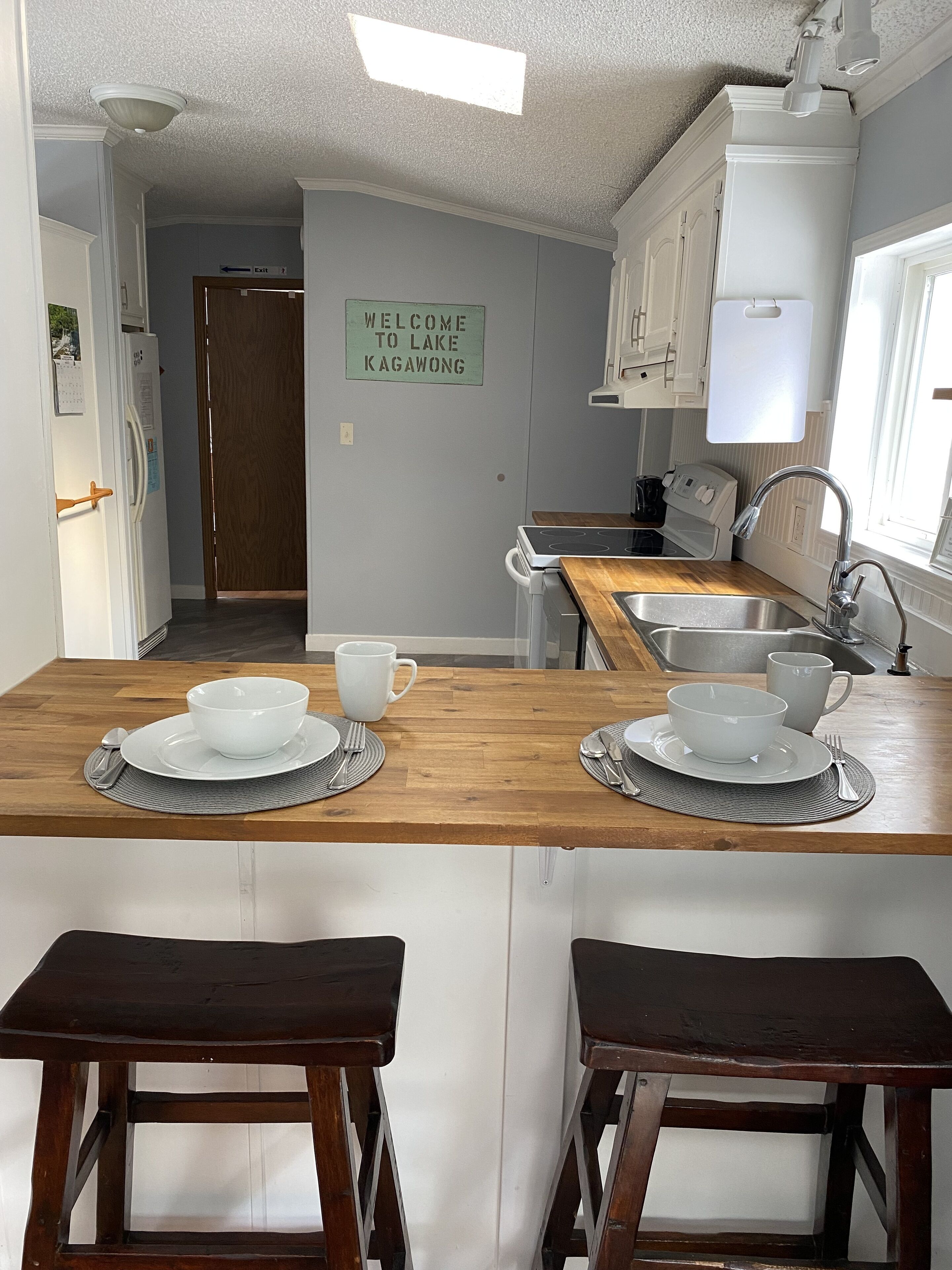 Lakefront 3-bedroom family friendly cottage on Lake Kagawong