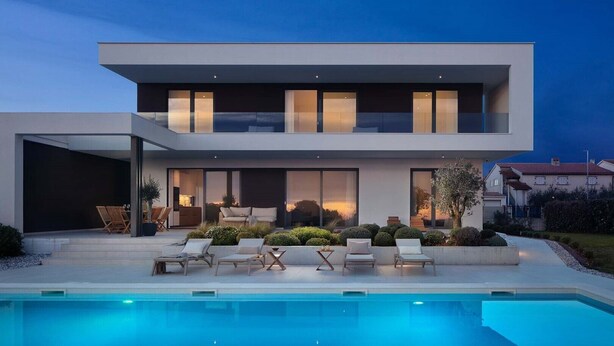 A modern two-story house with a swimming pool, outdoor seating, and a well-maintained garden. - Villa Sealine in Vinkuran (Vinkuran)