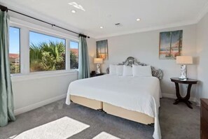 3 室のベッドルーム、アイロン / アイロン台、WiFi、ベッドシーツ