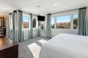 3 habitaciones, tabla de planchar con plancha, wifi y ropa de cama 