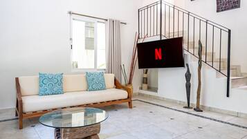 House, 4 Bedrooms | Living area