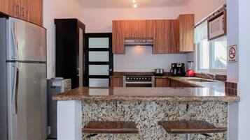 Casa, 4 habitaciones | Cocina privada