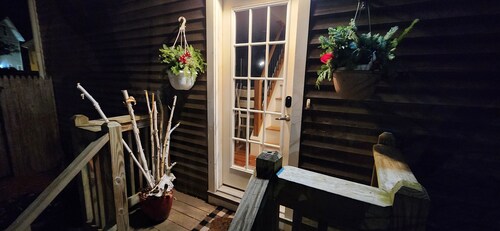 Marblehead Oasis 3 Bedroom Townhouse by RedAwning