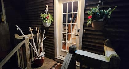 Marblehead Oasis 3 Bedroom Townhouse by RedAwning