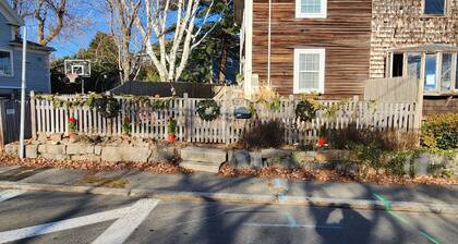 Marblehead Oasis 3 Bedroom Townhouse by RedAwning
