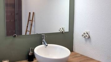 Douche, serviettes fournies