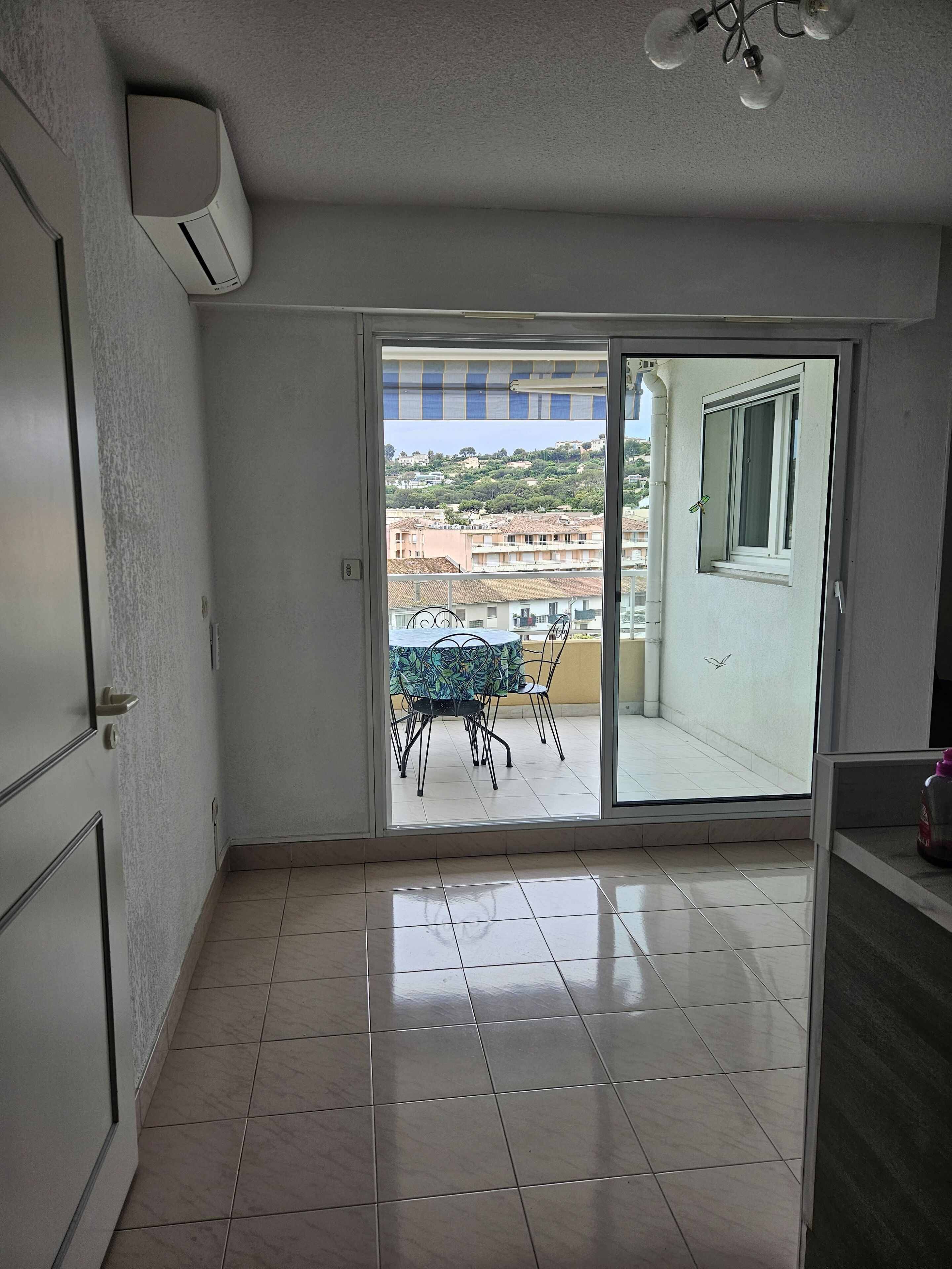 5 -th floor with elevator very quiet 3 50 m from the Beach on Foot