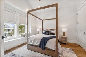 5 bedrooms, iron/ironing board, free WiFi, bed sheets