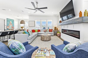 Smart TV, fireplace