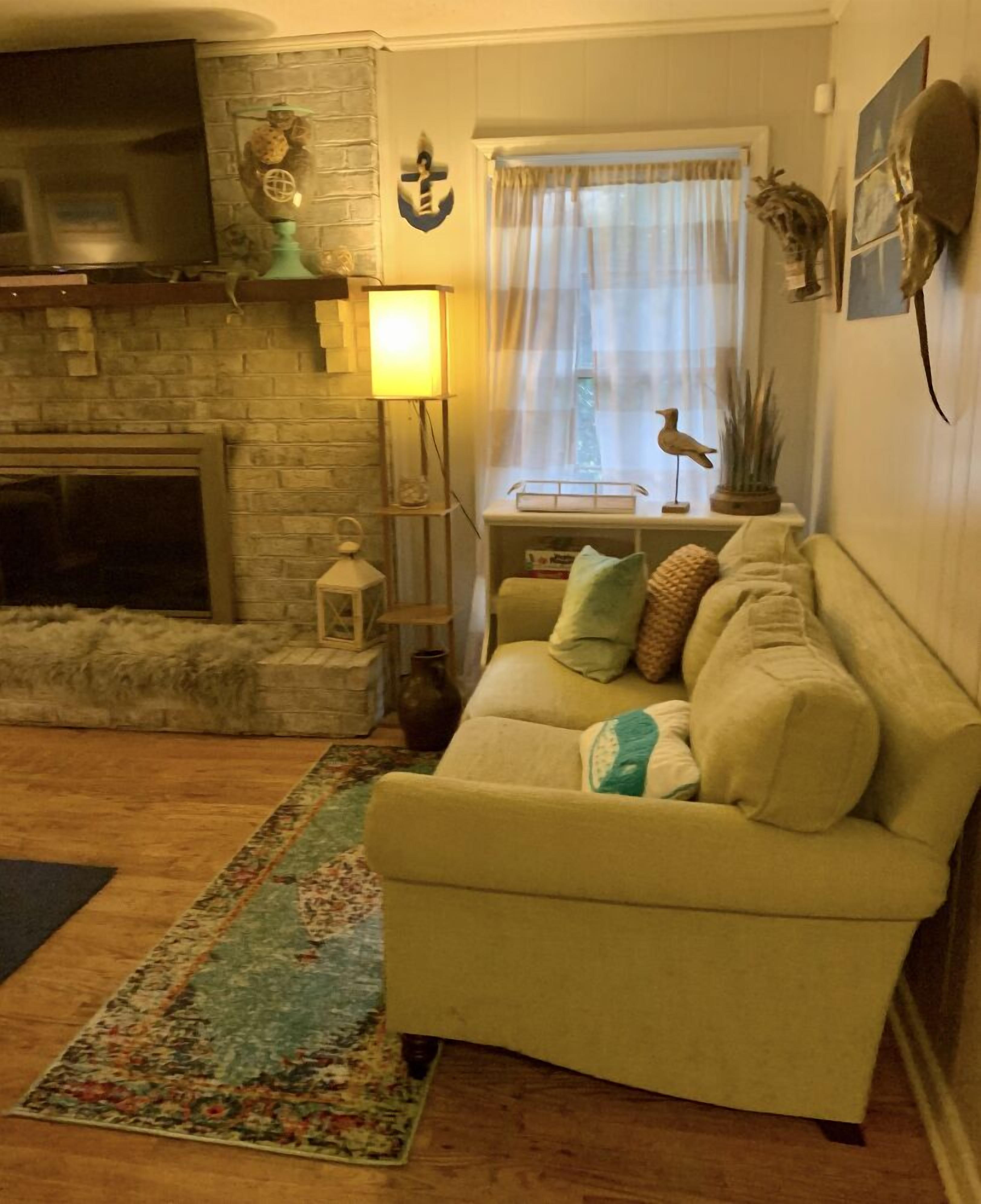 Lowcountry Family Home in Great Neighborhood, street ends at waterfront Park,