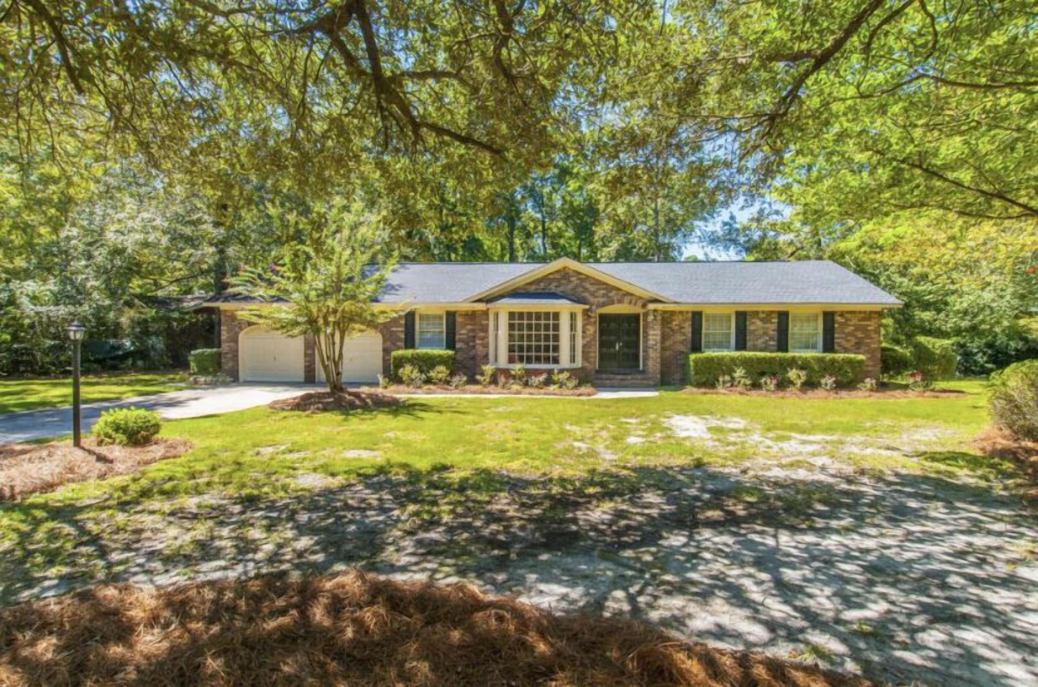 Lowcountry Family Home in Great Neighborhood, street ends at waterfront Park,