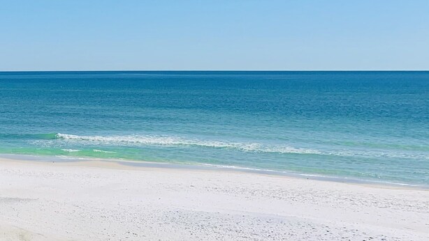 A beach with a clear sky and calm sea. - HeartWind Cottage -Quaint and cozy with private pool, steps to the beach (Santa Rosa Beach)