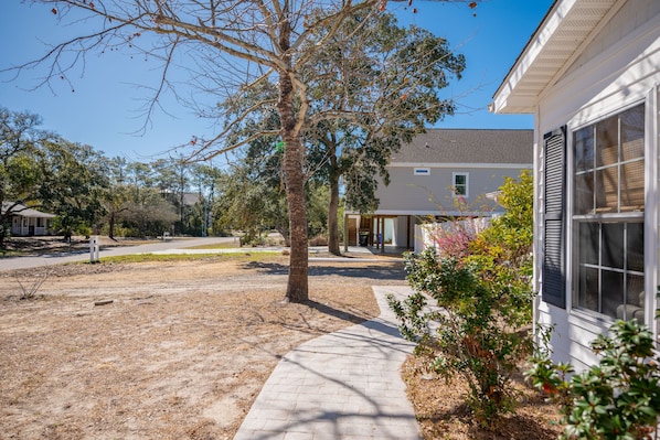 Property grounds - Wish Upon A Starfish: Ranch Home Just a Short Walk from Shops and Dining (Oak Island)