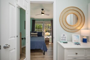 4 makuuhuonetta, silitysrauta/-lauta, vauvan matkasänky, internet