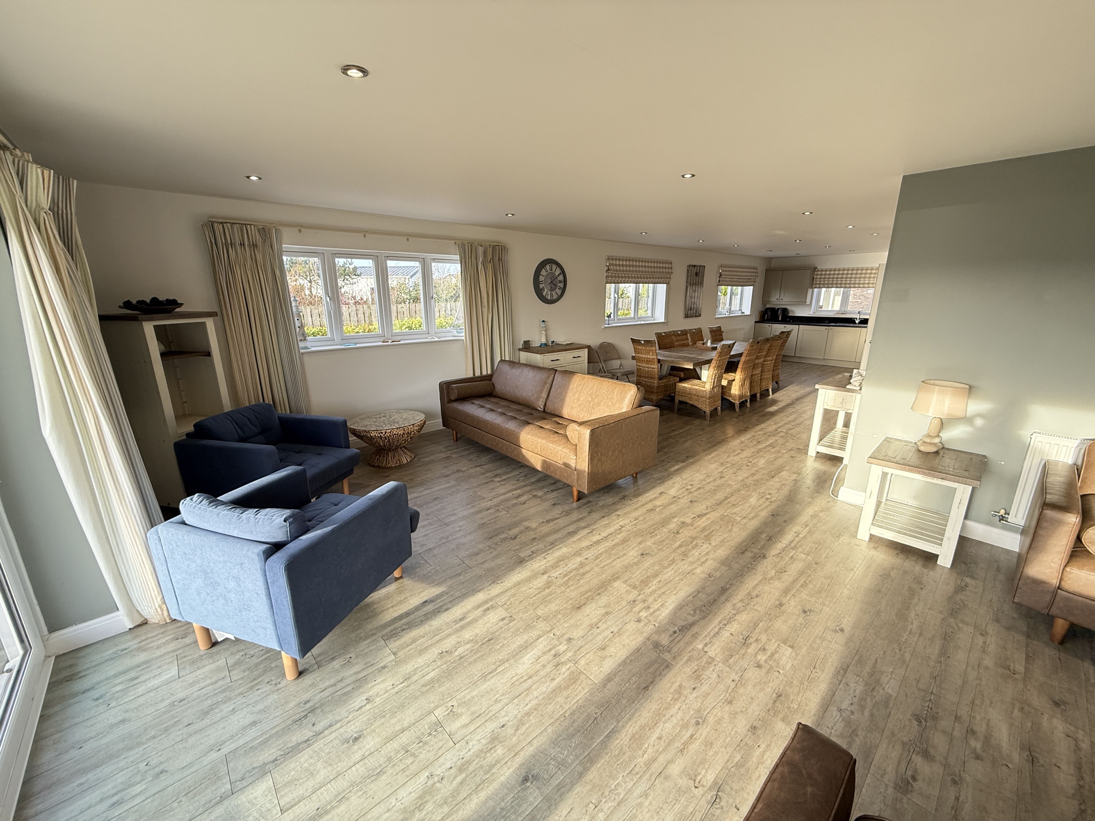 Smart TV, fireplace, ping pong