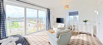 Stunning Coastal Cottage - Sleeping 10 in 4 Bedrooms - Pool and Beach Access Included.