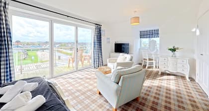 Stunning Coastal Cottage - Sleeping 10 in 4 Bedrooms - Pool and Beach Access Included.