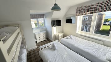 4 bedrooms, iron/ironing board, travel cot, free WiFi