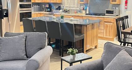 Comfortable House w/ Private Gym + back Deck
