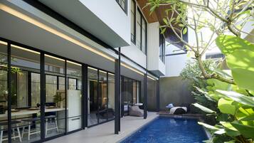 Kolam renang outdoor