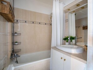 Hair dryer, towels - Le Lagon Bleu by Interhome (Cagnes-sur-Mer)