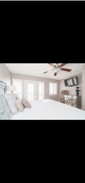 3 bedrooms, iron/ironing board, WiFi, bed sheets - Salty Kisses on the Sand! (Miramar Beach)