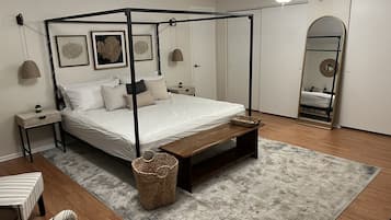 3 bedrooms, desk, travel crib, free WiFi