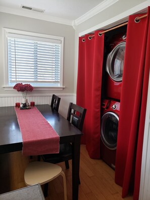 Dining - Relax Under the Trees (Asheville)