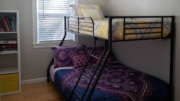 2 bedrooms, desk, iron/ironing board, free WiFi