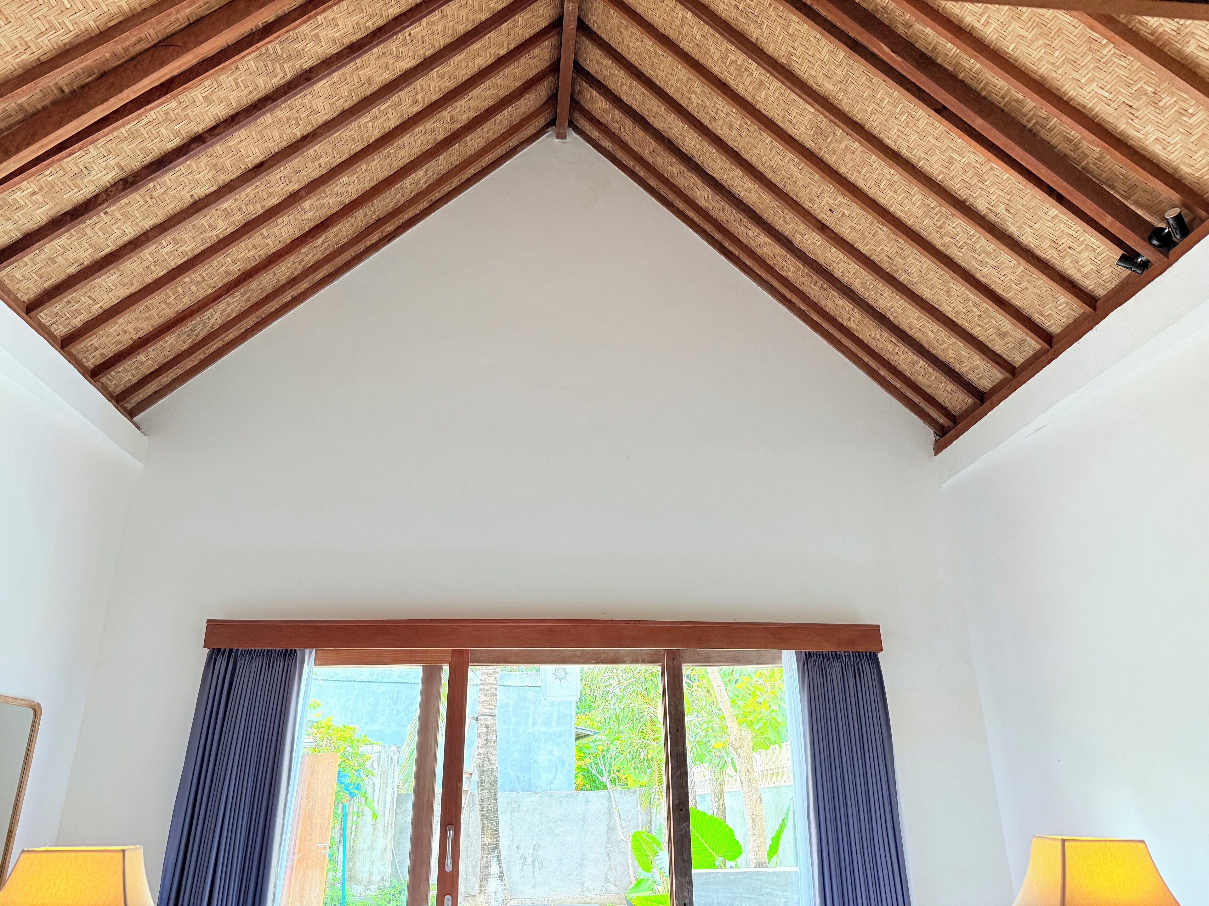 2 室のベッドルーム、羽毛の掛け布団、デスク、WiFi (無料)