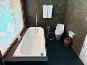 Villa Premier, 1 cama de matrimonio grande, no fumadores | Baño | Artículos de higiene personal gratuitos