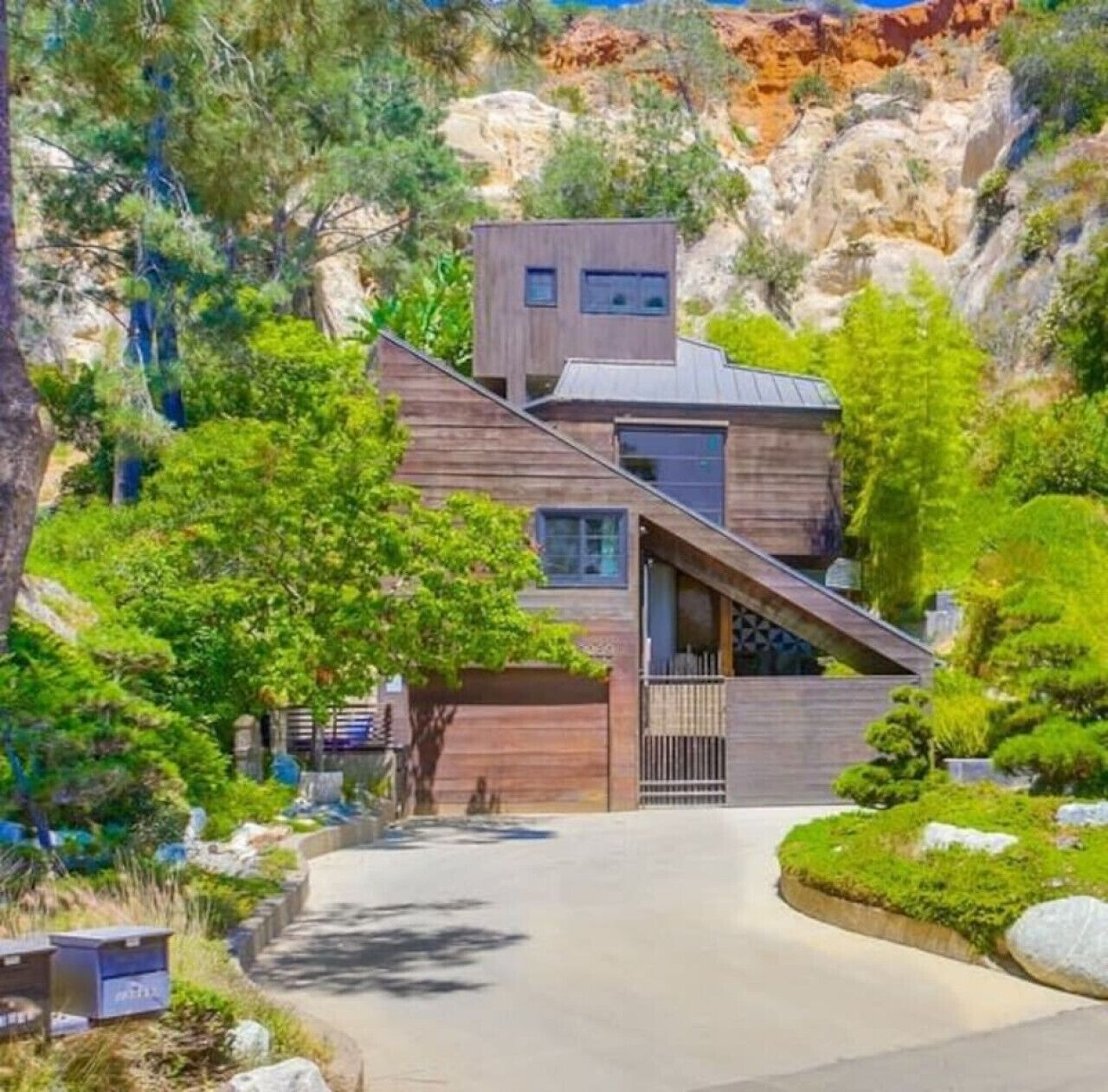Hilltop Hideaway with Ocean Views Sleeps 8