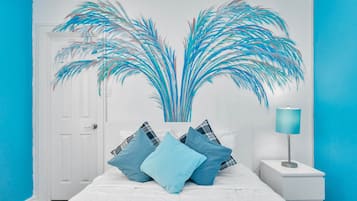 2 bedrooms, desk, iron/ironing board, WiFi