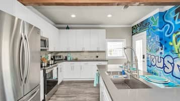 Refrigerador, microondas, horno, placa de cocina