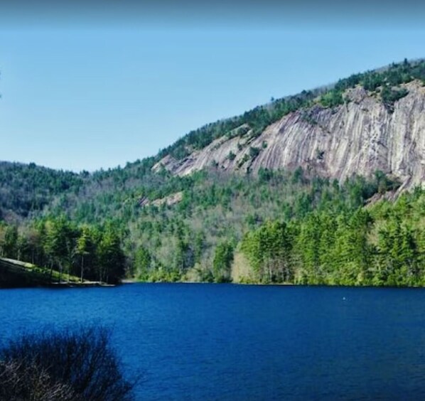 A lake surrounded by forested hills. - Lovely Mountain Villa-Close to Amenities-Walk to Fairfield Lk (Sapphire)