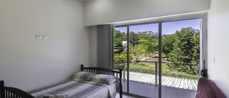 4 bedrooms, WiFi, bed sheets