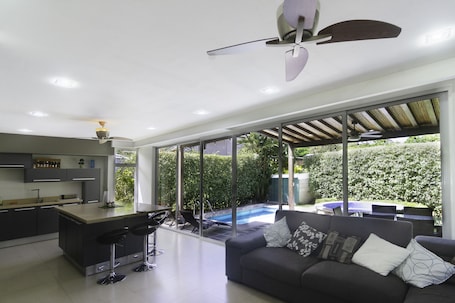 Interior. Beautiful Villa w/private pool - 8 min from the beach!