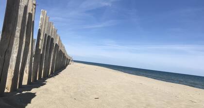 Cottage Secret & Toit Terrasse Privee,  Coeur village. Proche Mer. Parking Velos