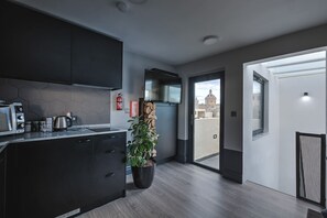 Signature House, 2 Bedrooms | Private kitchen | Fridge, oven, toaster, cookware/dishes/utensils - Rabat l.o. MDINA-THE BEDROOM-TUB (Rabat)