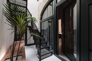 Interior entrance - Rabat l.o. MDINA-THE BEDROOM-TUB (Rabat)