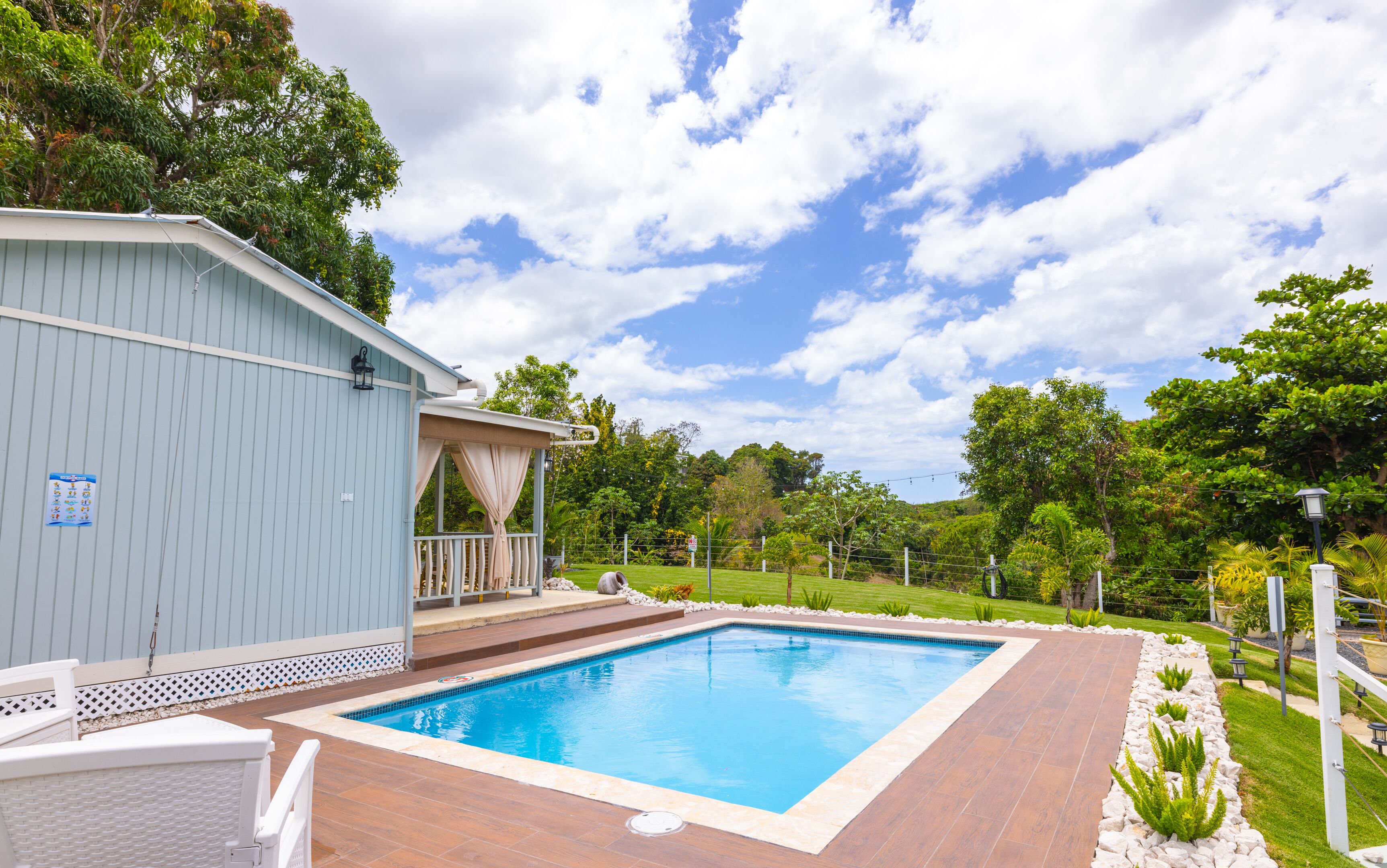 室外游泳池，恒温泳池