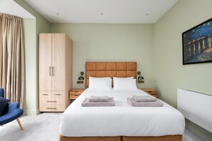 3 Schlafzimmer, Schreibtisch, Bügeleisen/Bügelbrett, Reisekinderbett