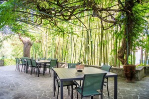 Outdoor dining - Villa L'enclos (Anduze)