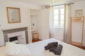 6 bedrooms, desk, iron/ironing board, travel crib - Villa L'enclos (Anduze)