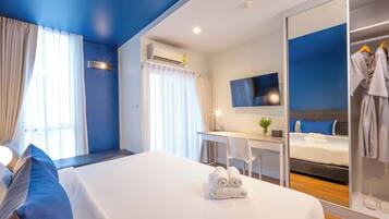 Minibar, in-room safe, desk, free WiFi