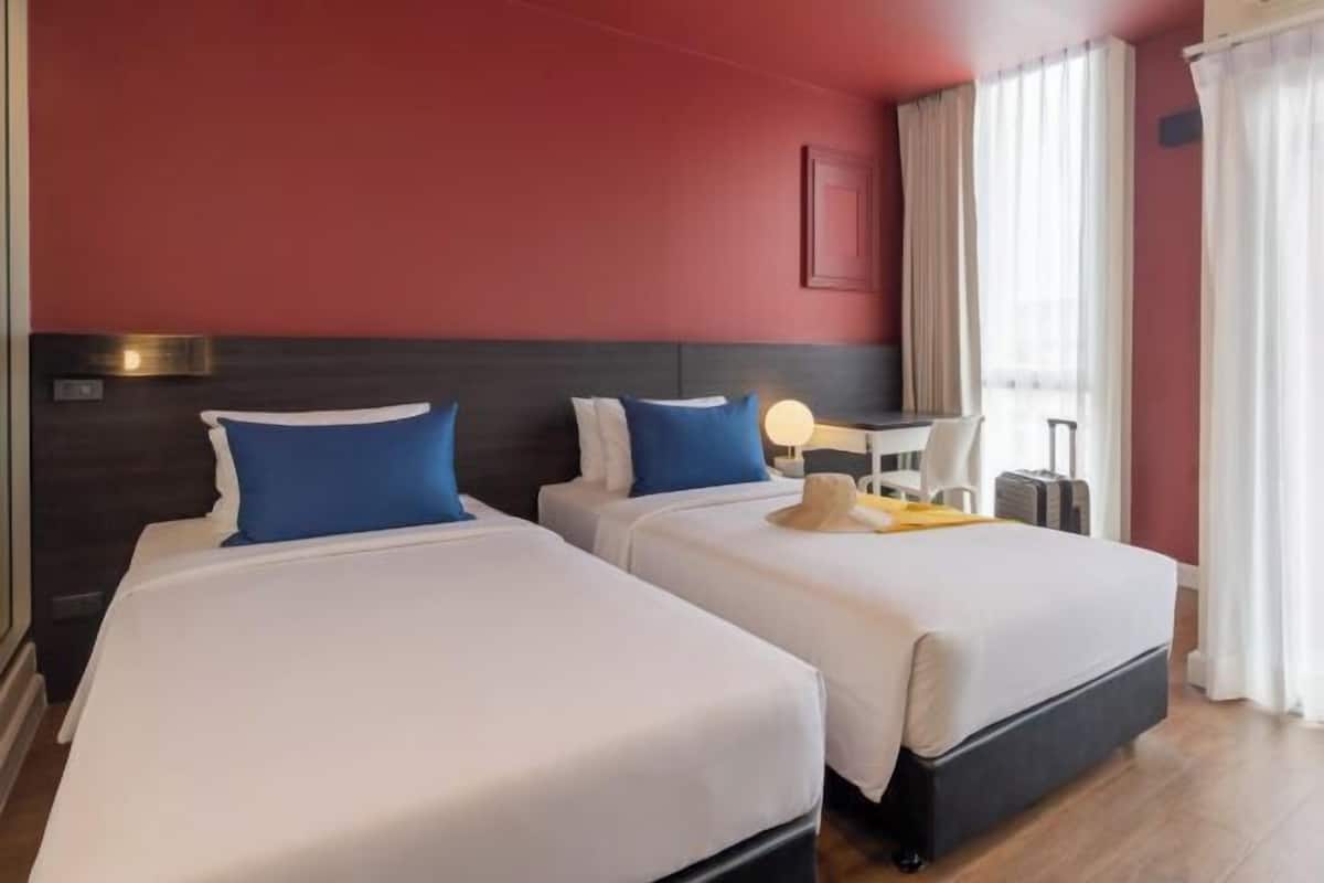 Minibar, in-room safe, desk, free WiFi