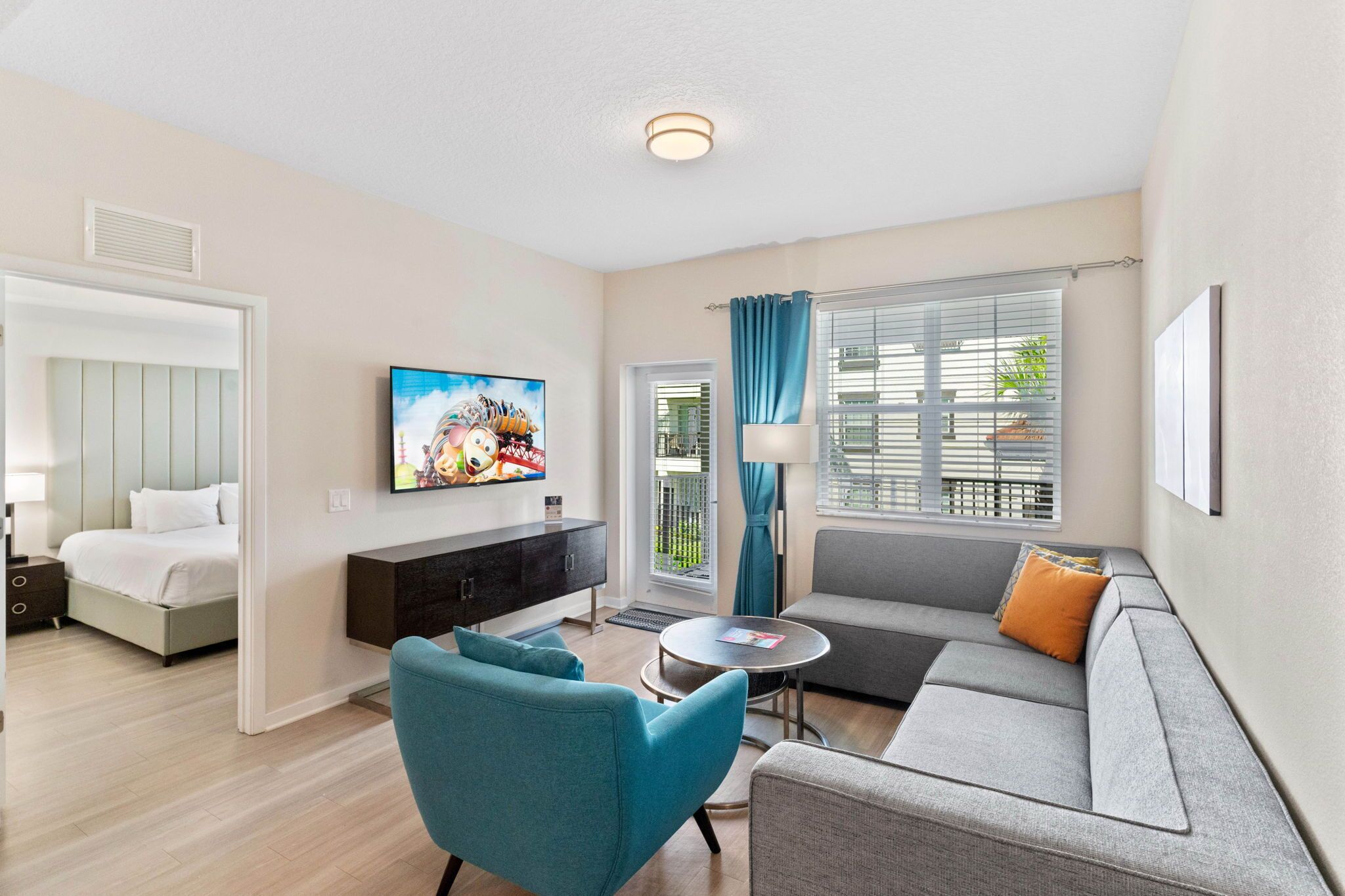 Close to Conv. Center, Universal and Disney!