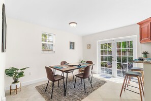 Dining - Sanctuary with private patio near Parks, Dining, Yacht Club, Marina, CocoWalk. (Miami)