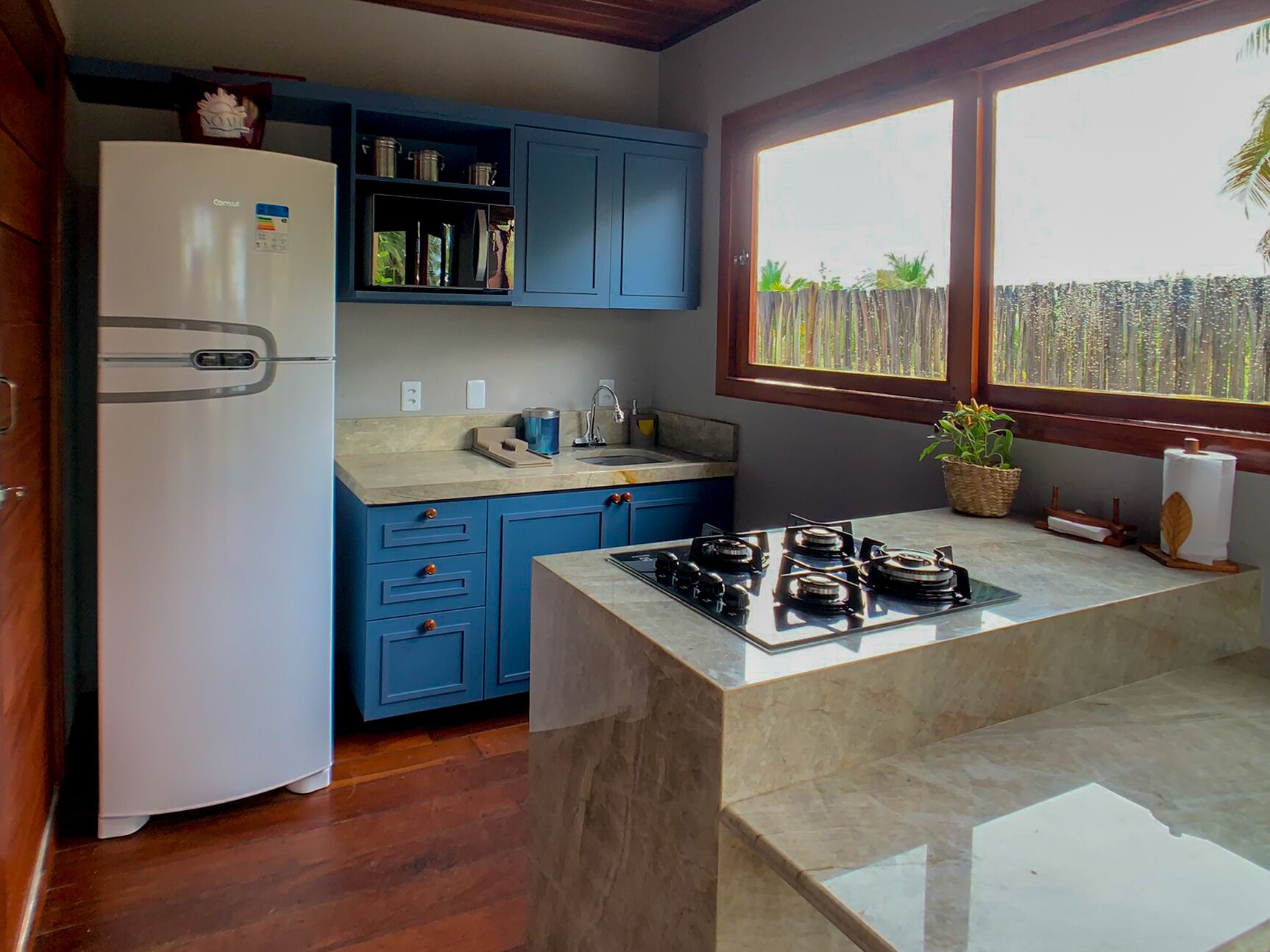 Refrigerador, microondas, horno, tostadora
