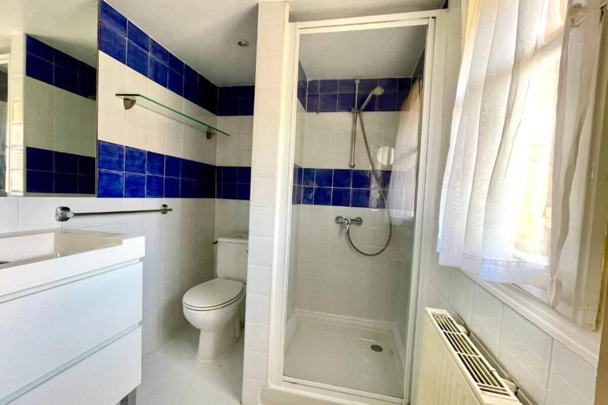 Superior Double Room, City View | Bathroom | Slippers